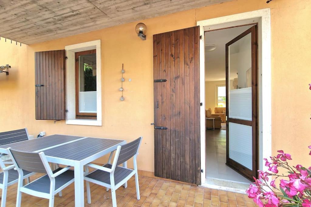 Europa Pool Apartment Бардоліно Екстер'єр фото